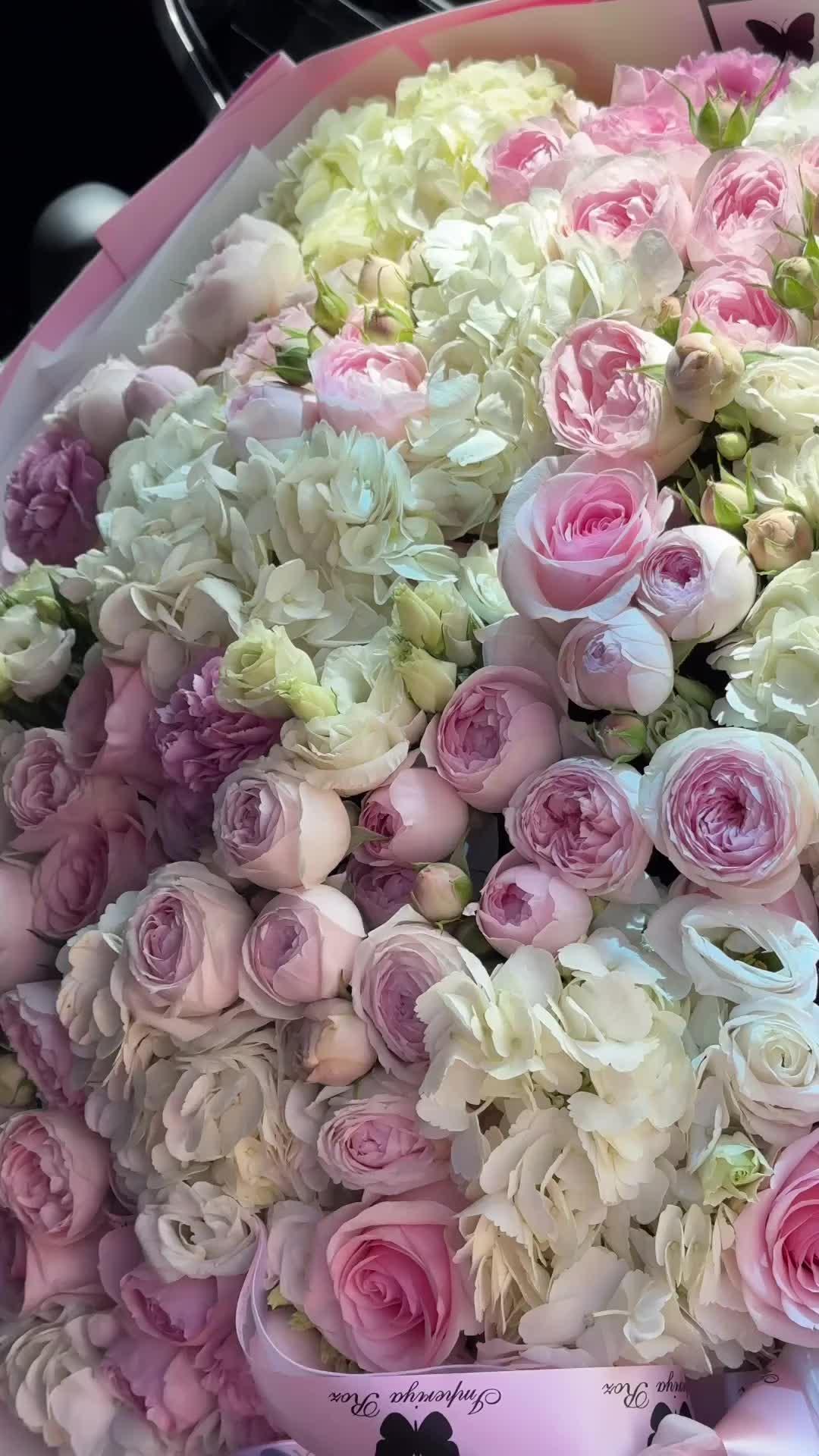 Mystic Breeze: Exotic Whiff of Floral Wonders